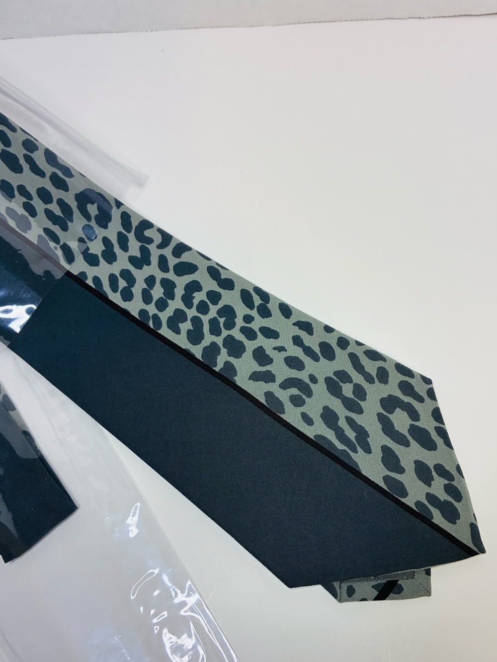 Vintage Buccelli Italy Silk Tie Leopard Print Gray Black NWOT 56 inches